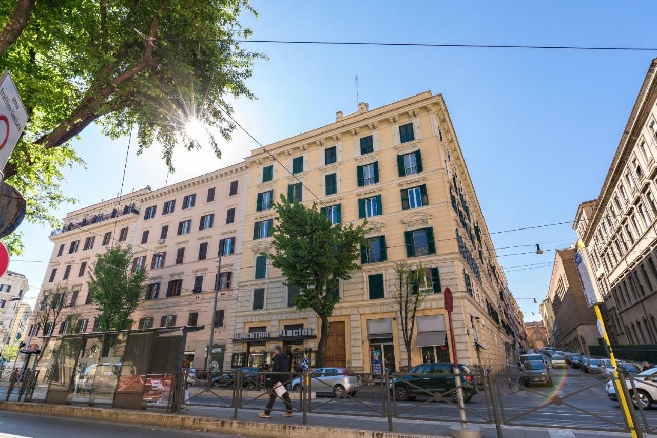 New In! Sophie At Colosseum Rome Exterior photo